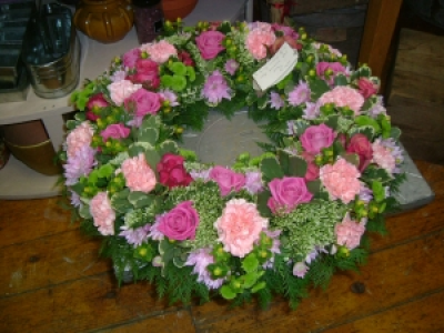 Large wreath Pink shade - Wreaths made to customer requirements